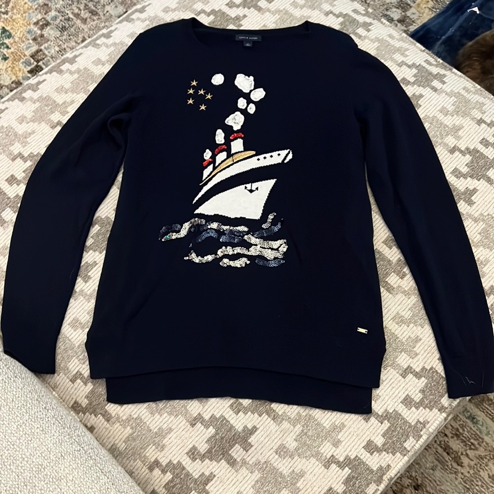 Tommy Hilfiger size medium lightweight sweater
